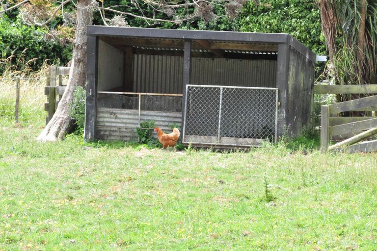 Photo of property in 418 Pahiatua Aokautere Road, Aokautere, Palmerston North, 4471