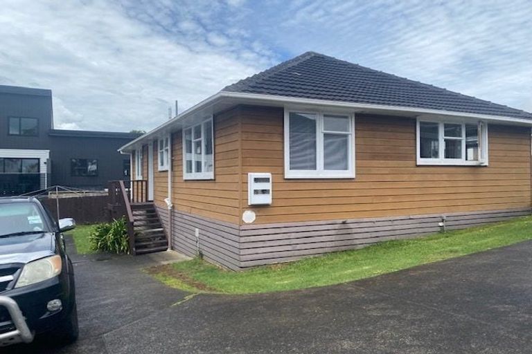 Photo of property in 3164 Great North Road, New Lynn, Auckland, 0600