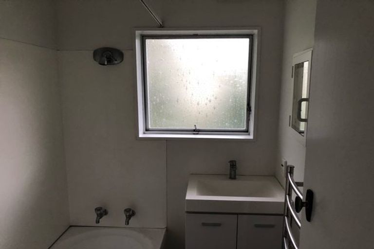 Photo of property in 2/95 Archers Road, Hillcrest, Auckland, 0629