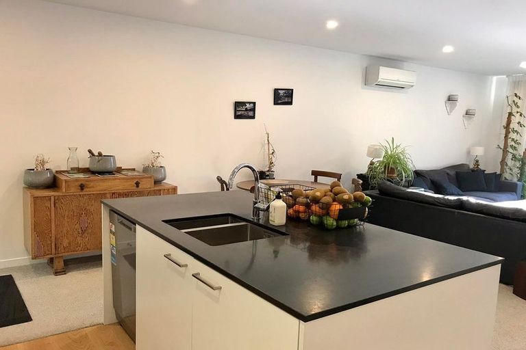 Photo of property in 11 Rua Kai Way, Brooklyn, Wellington, 6021