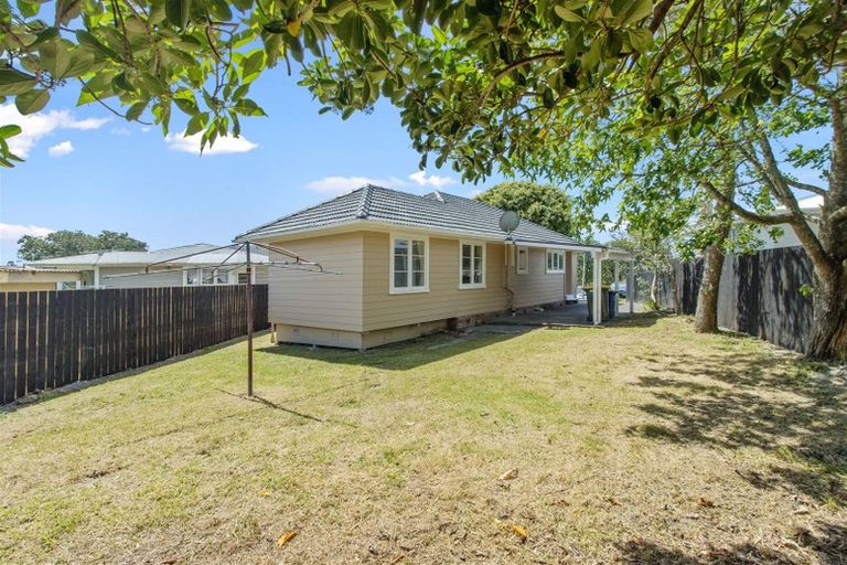 Photo of property in 2/40 Amberley Avenue, Te Atatu South, Auckland, 0610