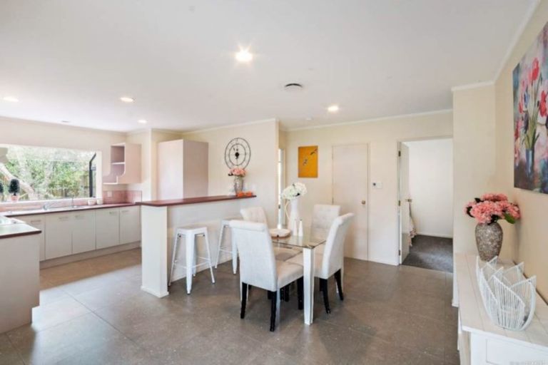 Photo of property in 1 Sorbonne Close, Albany, Auckland, 0632