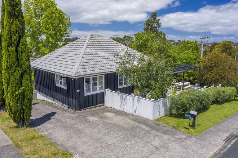 Photo of property in 1/2 Varlene Terrace, Forrest Hill, Auckland, 0620