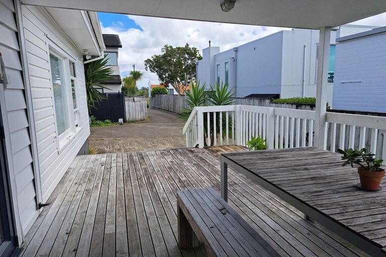 Photo of property in 1a Aberdeen Road, Castor Bay, Auckland, 0620