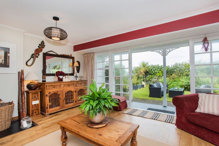 Photo of property in 9 Moana Road, Okitu, Gisborne, 4010