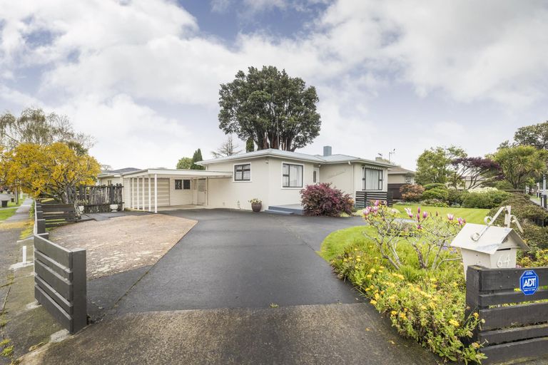 Photo of property in 64 College Street, Awapuni, Palmerston North, 4412