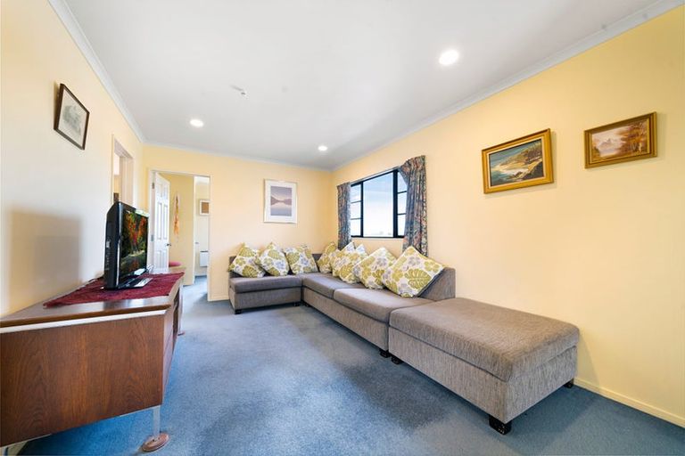 Photo of property in 42a Totara Road, Te Atatu Peninsula, Auckland, 0610