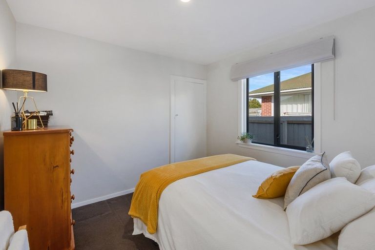 Photo of property in 32 Farquhars Road, Redwood, Christchurch, 8051