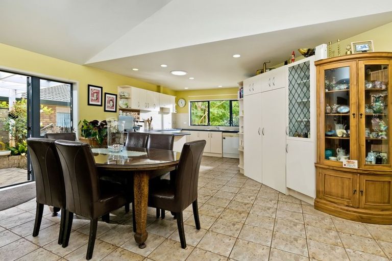 Photo of property in 109 Awaroa Road, Sunnyvale, Auckland, 0612