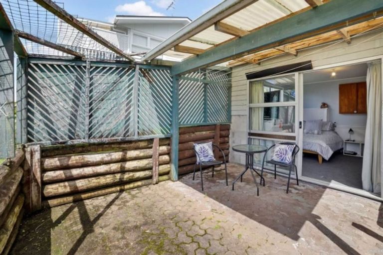Photo of property in 4 Hatherlow Street, Glenfield, Auckland, 0629