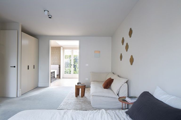 Photo of property in 13 Oxford Terrace, Devonport, Auckland, 0624