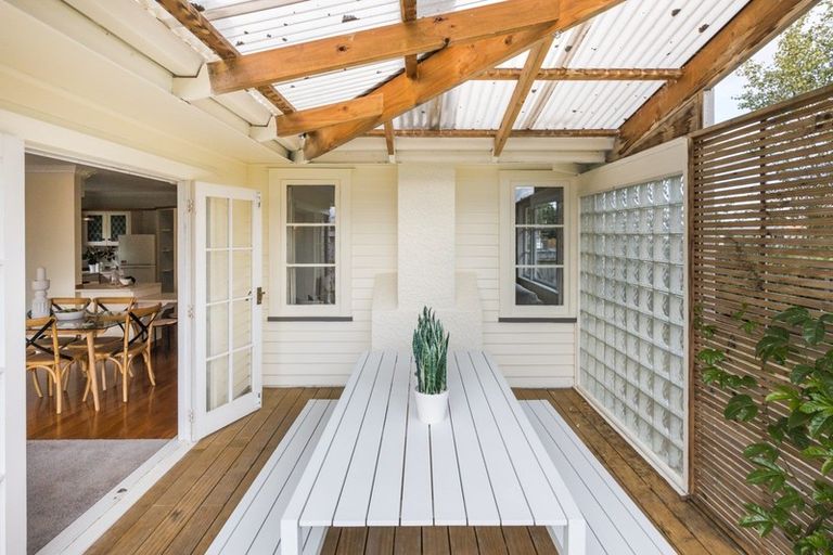 Photo of property in 2 Norwich Place, Awapuni, Palmerston North, 4412