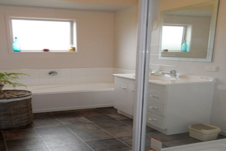 Photo of property in 124 Ferry Road, Edendale, 9825