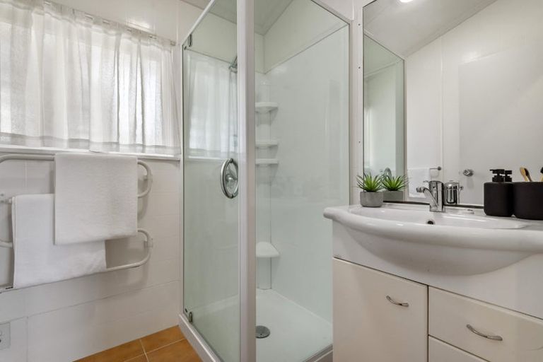 Photo of property in 27 Valley View Road, Glenfield, Auckland, 0629