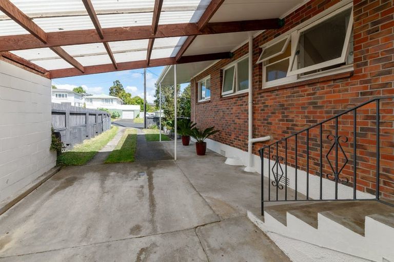 Photo of property in 19 Kereru Street, Henderson, Auckland, 0612