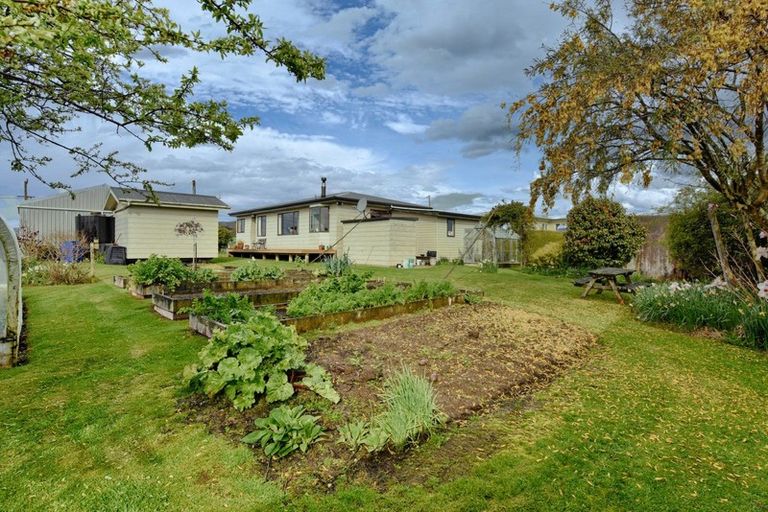 Photo of property in 26 Tokanui-haldane Road, Tokanui, 9884