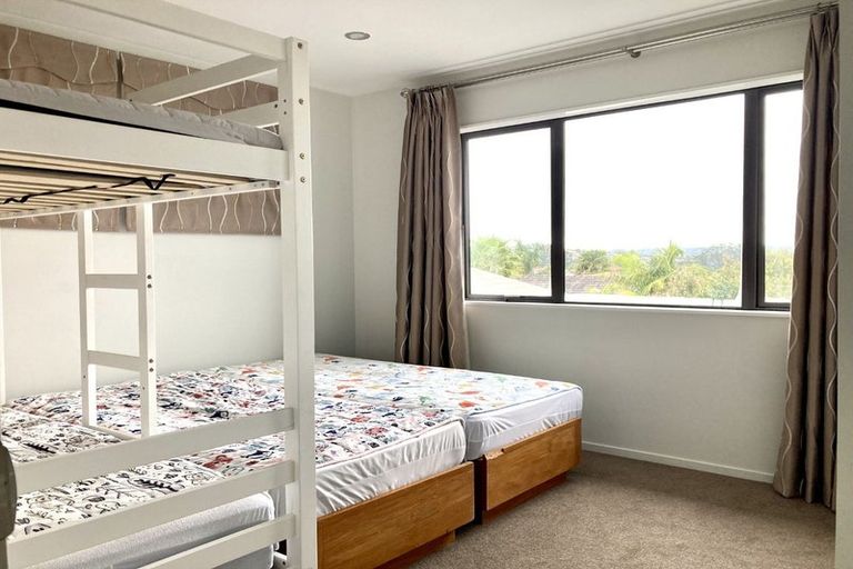 Photo of property in 73 Sturges Road, Henderson, Auckland, 0612