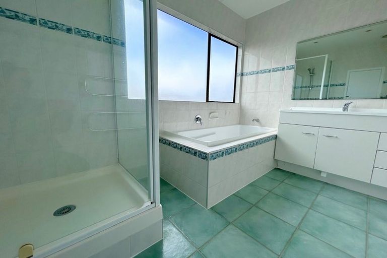 Photo of property in 2/14 Bramley Drive, Farm Cove, Auckland, 2012