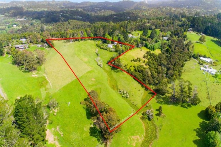 Photo of property in 209 Forest Road, Waiatarua, Auckland, 0612