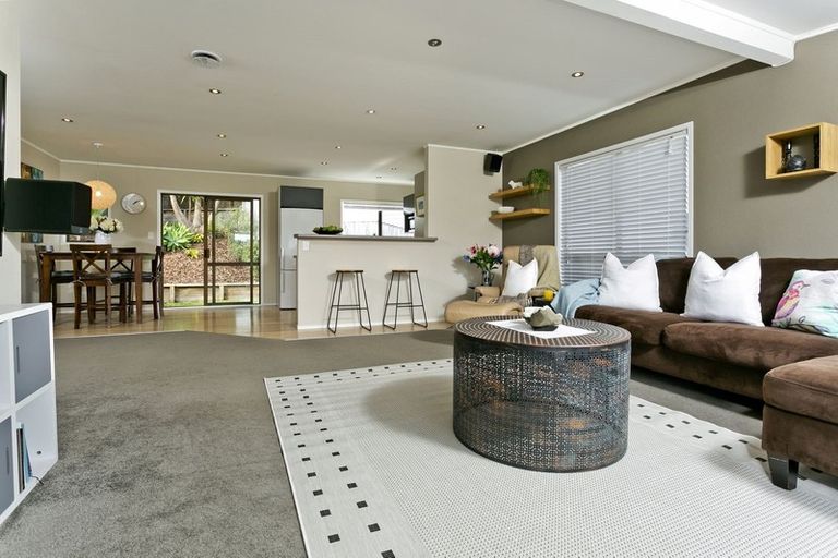 Photo of property in 11 Squirrel Lane, Browns Bay, Auckland, 0630