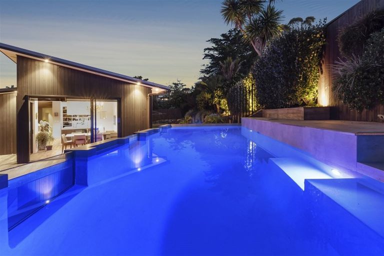 Photo of property in 34 Hebron Road, Waiake, Auckland, 0630