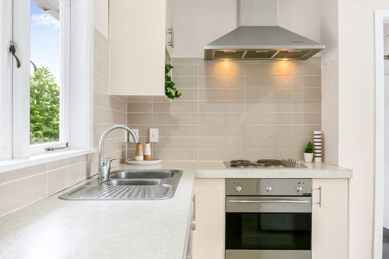 Photo of property in 24 Northall Road, New Lynn, Auckland, 0600