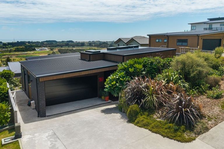 Photo of property in 76 Kotare Street, Waikanae, 5036