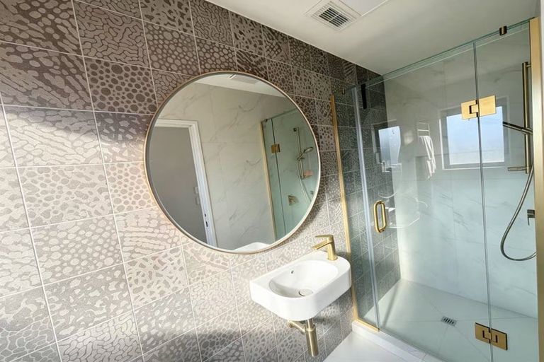 Photo of property in 95a Oreil Avenue, West Harbour, Auckland, 0618