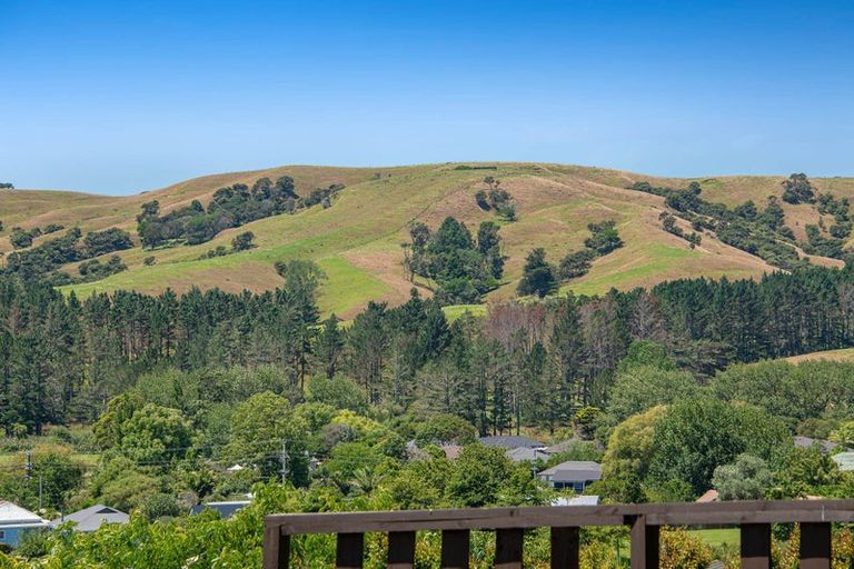 Photo of property in 31 Te Kauri Place, Helensville, 0800