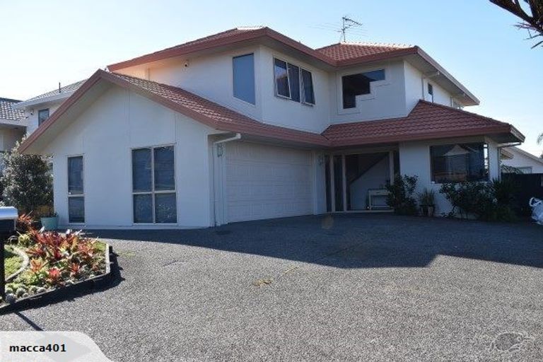 Photo of property in 3 Bridgehead Cove, West Harbour, Auckland, 0618