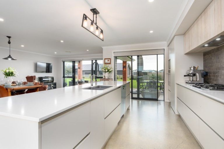 Photo of property in 43 Seachange Drive, Leamington, Cambridge, 3432