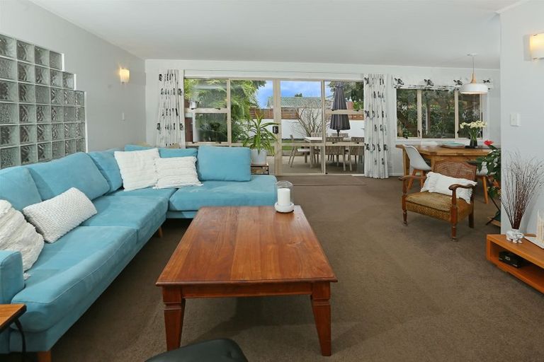 Photo of property in 5 Taitua Drive, Te Atatu South, Auckland, 0610