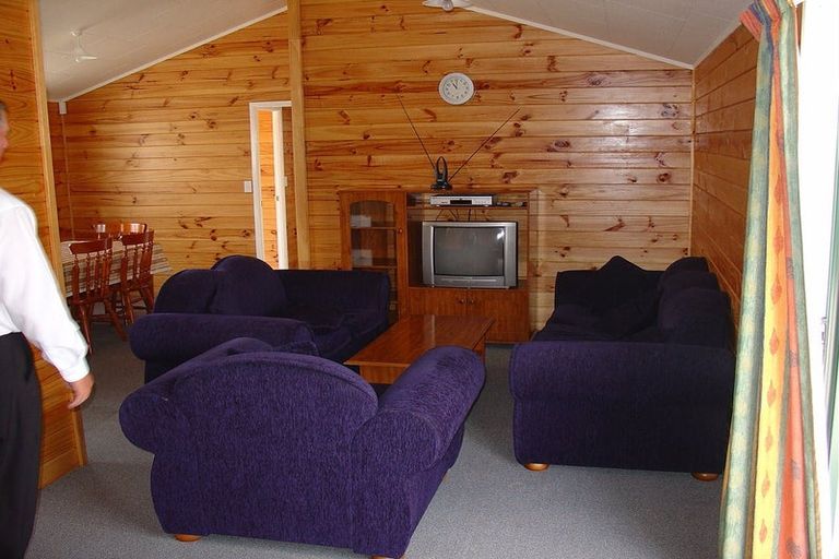 Photo of property in 42 Airfield Road, Takanini, 2112