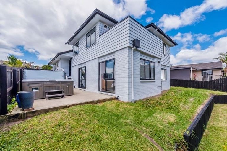 Photo of property in 11 Carnelian Court, Westgate, Auckland, 0614