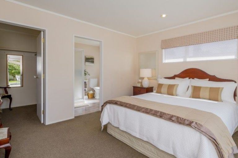 Photo of property in 24 Sunburst Court, Paraparaumu Beach, Paraparaumu, 5032