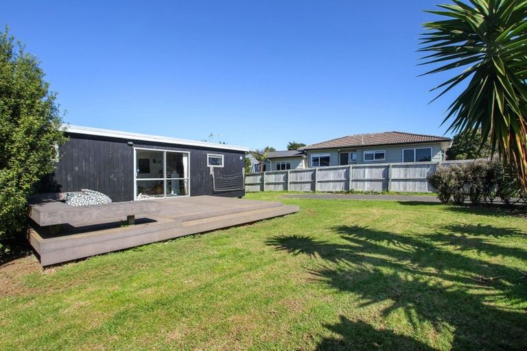 Photo of property in 27 Crispe Road, Clarks Beach, 2122