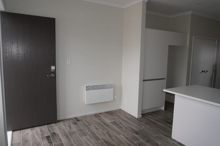 Photo of property in 16 Wai Place, Westgate, Auckland, 0614