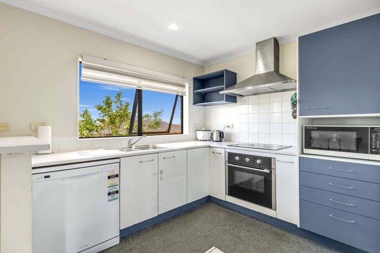 Photo of property in 16 Ironstone Place, Randwick Park, Auckland, 2105