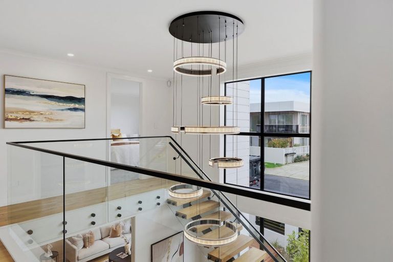 Photo of property in 6a Gulf Crest, Bucklands Beach, Auckland, 2012
