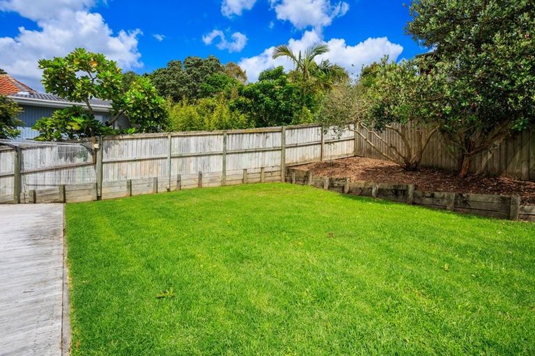 Photo of property in 17 Malters Place, Browns Bay, Auckland, 0630