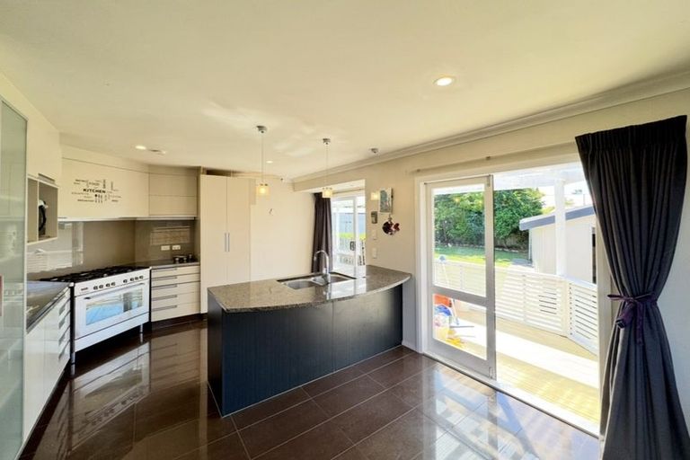 Photo of property in 11 Saint Albans Avenue, Hokowhitu, Palmerston North, 4410