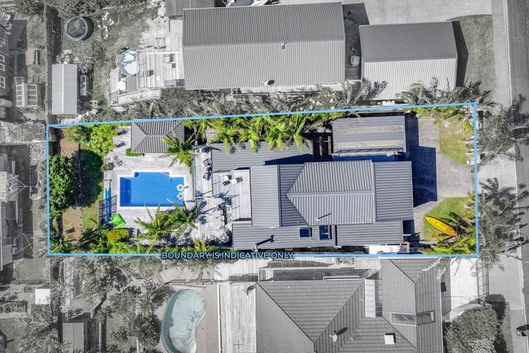 Photo of property in 20 De Luen Avenue, Tindalls Beach, Whangaparaoa, 0930