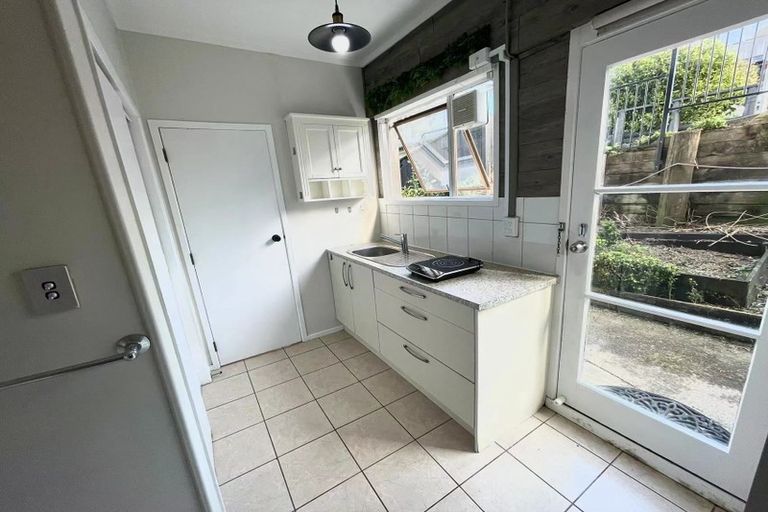 Photo of property in 2/18 Summit Drive, Torbay, Auckland, 0630