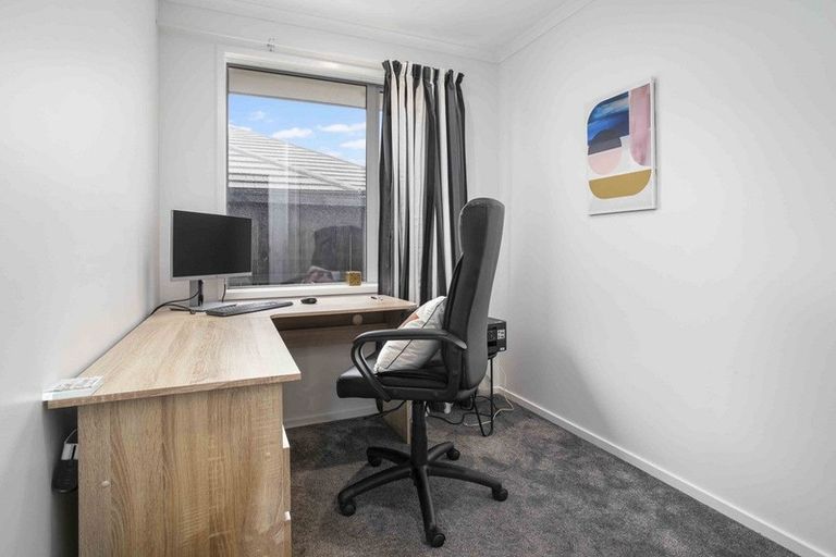 Photo of property in 21 Paso Fino Crescent, Karaka, Papakura, 2113