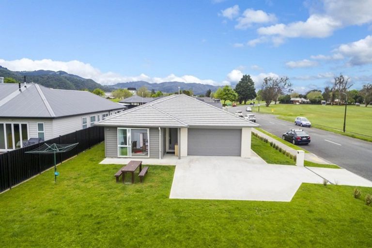 Photo of property in 26 Gallipoli Road, Trentham, Upper Hutt, 5018