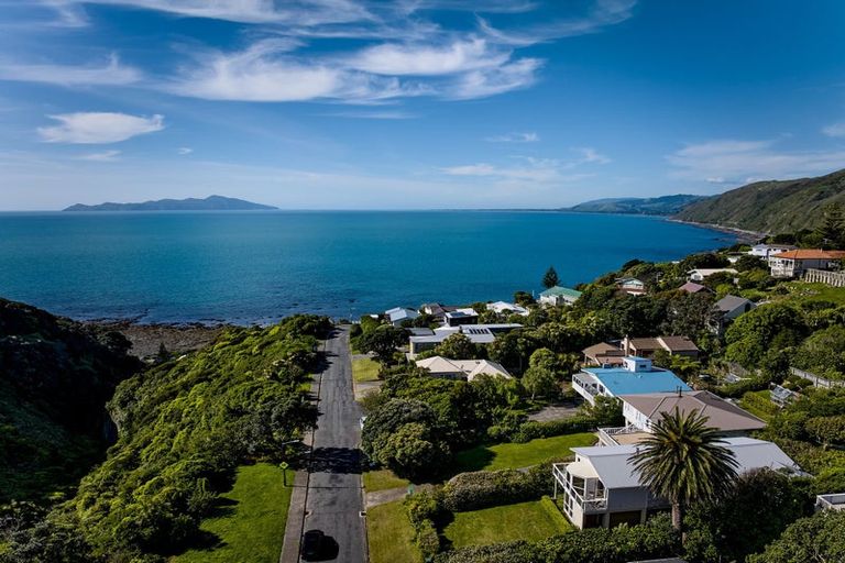 Photo of property in 18 Pukerua Beach Road, Pukerua Bay, 5026