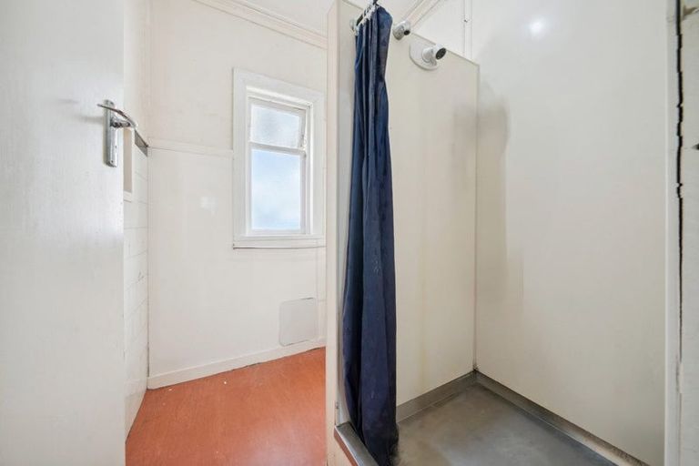 Photo of property in 230 Oriental Parade, Oriental Bay, Wellington, 6011