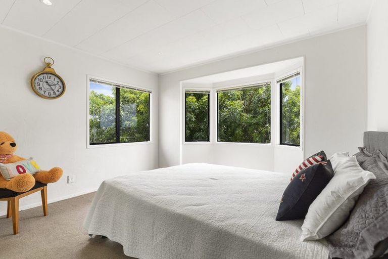 Photo of property in 1/19 Exeter Place, Unsworth Heights, Auckland, 0632