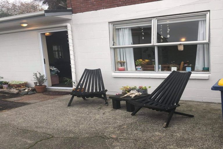 Photo of property in 2/70 Beresford Street, Bayswater, Auckland, 0622