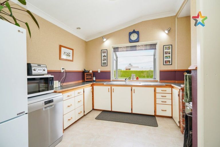Photo of property in 22 Buckingham Street, Tokanui, 9884